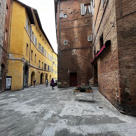 Kami-Central Beautiful Apartment Over The Roofs Siena Exterior photo